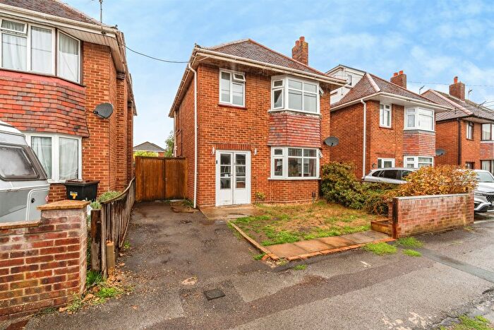 3 Bedroom Detached House For Sale In Compton Road, Totton, Southampton, SO40