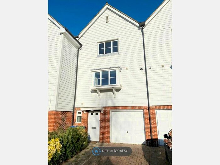 3 Bedroom Terraced House To Rent In Granary Close, Horsham, RH12