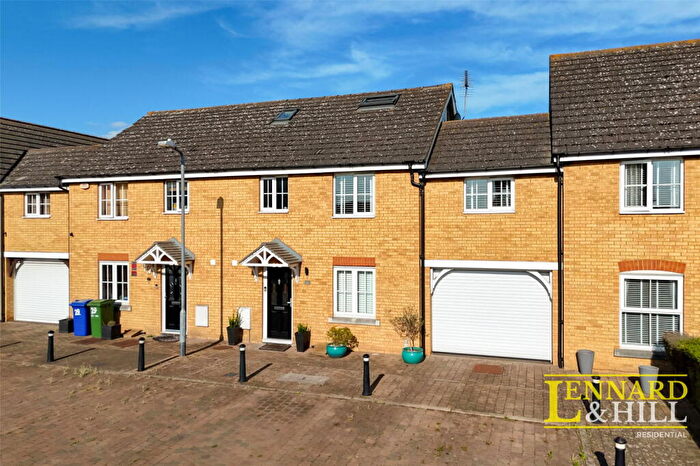 4 Bedroom Semi-Detached House For Sale In Hillhouse Drive, Chadwell St Mary, RM16