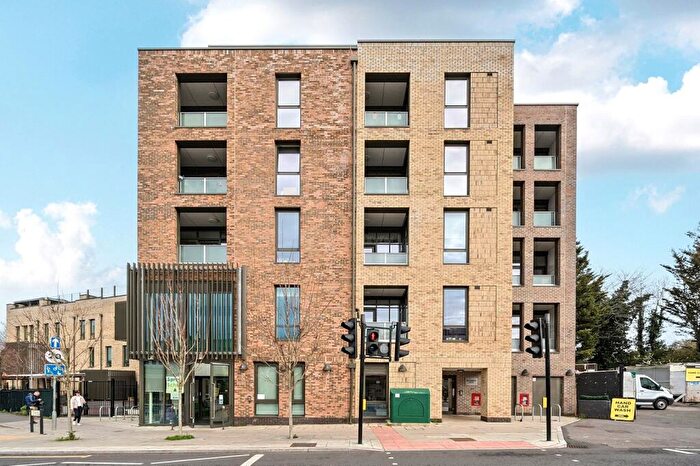 2 Bedroom Flat For Sale In Coombe Road, Kingston Upon Thames, KT2