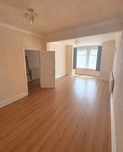 3 Bedroom Terraced House To Rent In Kingston Road, Ilford, IG1