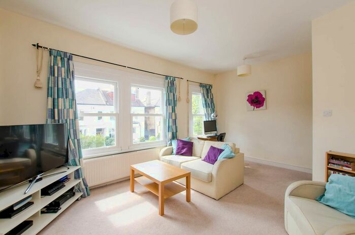 3 Bedroom Maisonette To Rent In Byrne Road, Balham, London, SW12