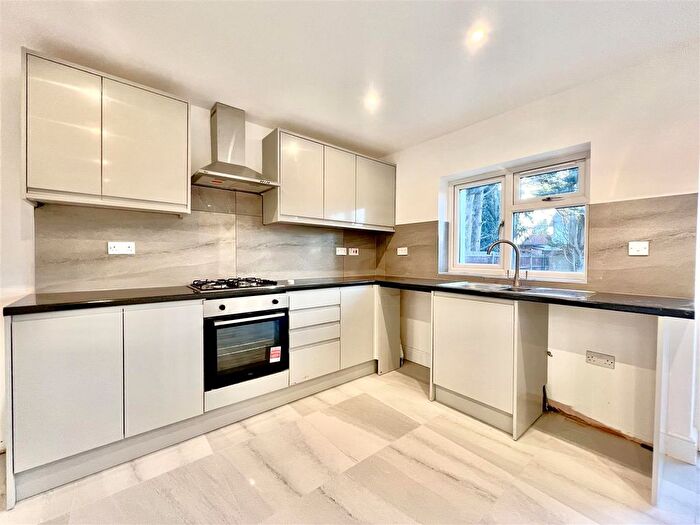 5 Bedroom Semi-Detached House To Rent In Langley Crescent, Hayes, UB3