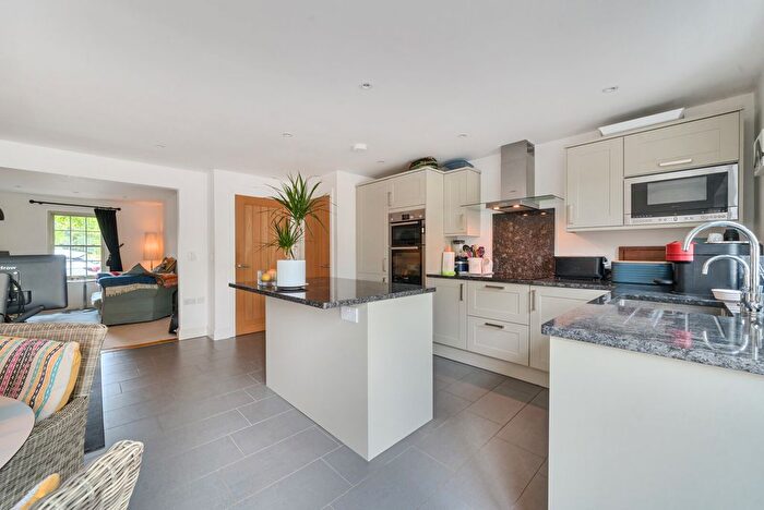 3 Bedroom Terraced House For Sale In Kings Road, Shalford, GU4