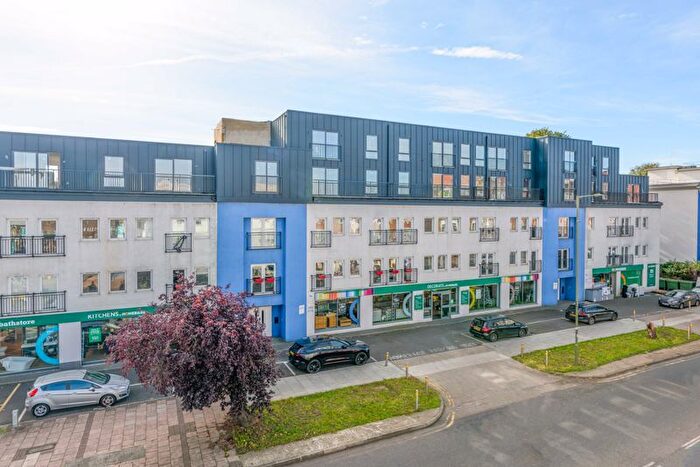 2 Bedroom Flat To Rent In New Zealand Avenue, Walton-On-Thames, KT12