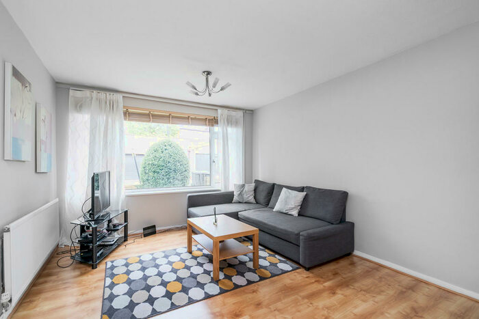 2 Bedroom Apartment To Rent In Briar Court, Forest Road, E11