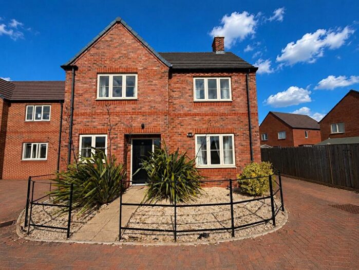 4 Bedroom Detached House For Sale In Harris Close, Banbury, Oxfordshire, OX16