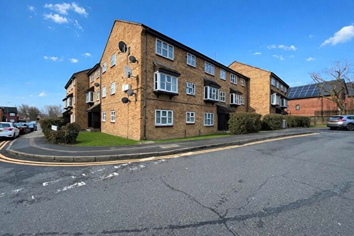 2 Bedroom Flat For Sale In Parish Gate Drive, Sidcup, DA15