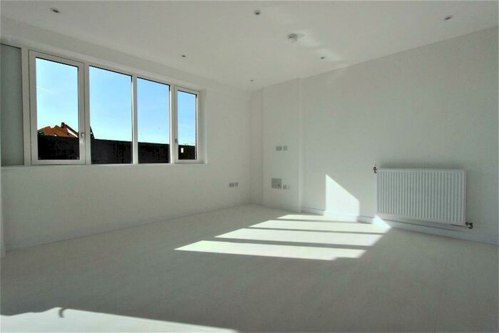 1 Bedroom Flat To Rent In Dawson Apartments, Kings Hill, Barking, London, IG11