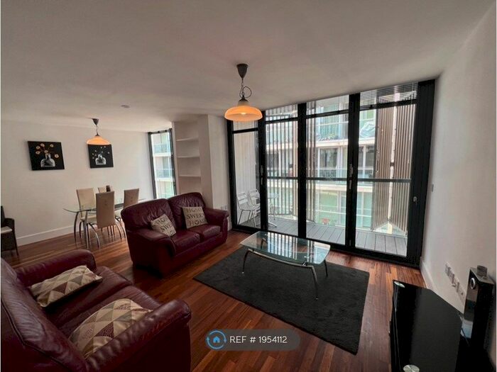 2 Bedroom Flat To Rent In Burton Place, Manchester, M15