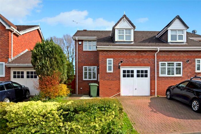 3 Bedroom Semi-Detached House To Rent In St. Marys Park Approach, Upper Armley, Leeds, LS12