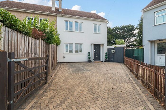 3 Bedroom Semi-detached House For Sale In Waterloo Road, Wokingham, Berkshire, RG40