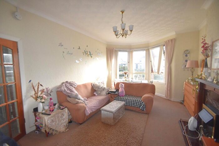 2 Bedroom Flat For Sale In Cumbernauld Road, Glasgow, G33