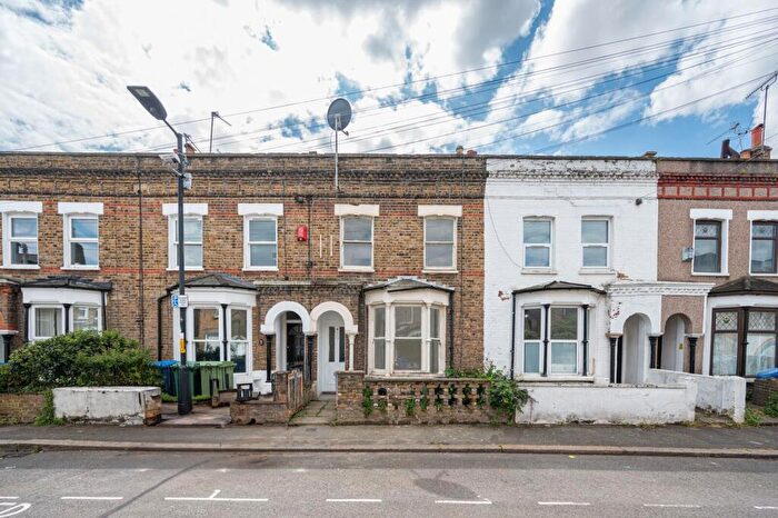 3 Bedroom End Of Terrace House For Sale In Ada Road, Camberwell, London, SE5