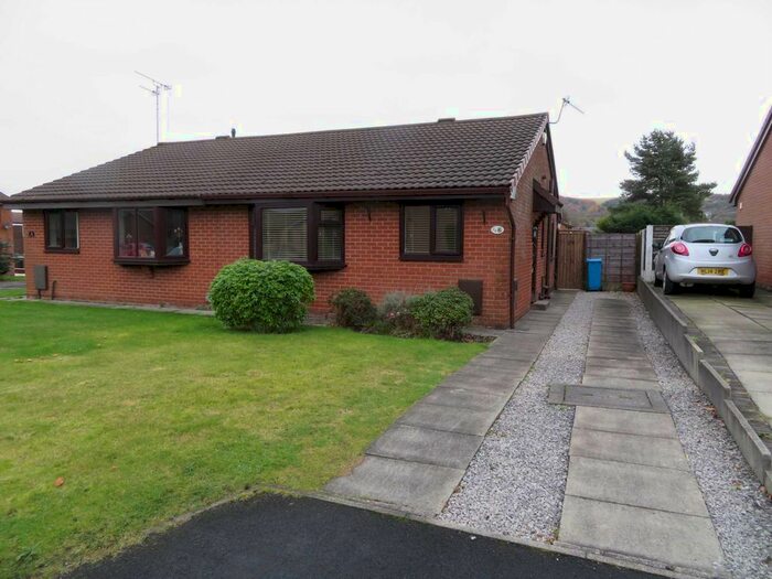 2 Bedroom Semi-Detached Bungalow To Rent In Buckinghamshire Park Close, Shaw OL2