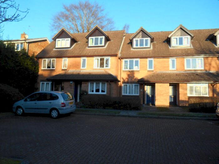 2 Bedroom Maisonette To Rent In Melrose Place, Watford, WD17