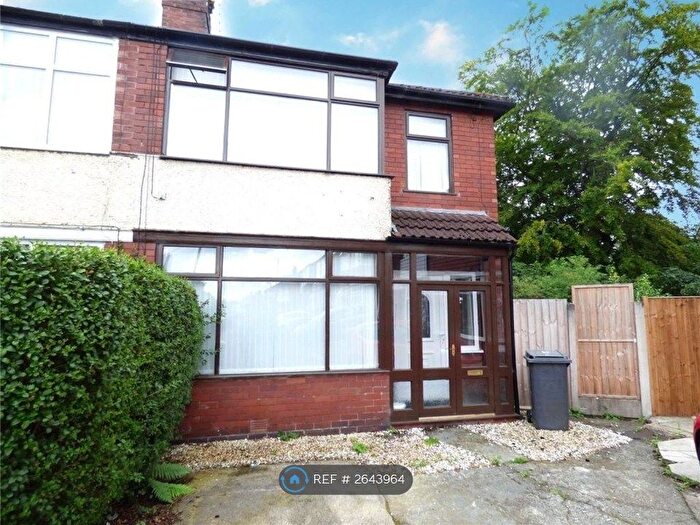 3 Bedroom Semi-detached House To Rent In Woodlands, Failsworth, Manchester, M35