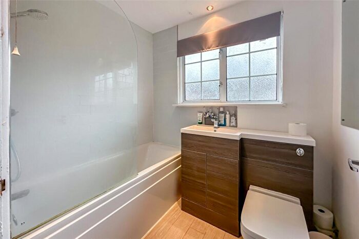 3 Bedroom Semi-Detached House For Sale In Windmill Avenue, St. Albans, Hertfordshire, AL4