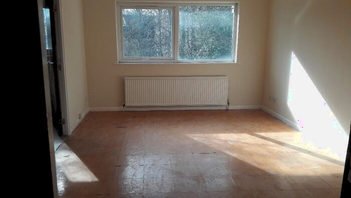 1 Bedroom Flat To Rent In Oak Avenue, Bradford, West Yorkshire, BD8