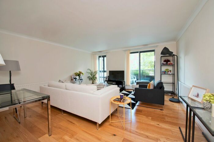 2 Bedroom Flat To Rent In Pembroke Road, Kensington, London, W8