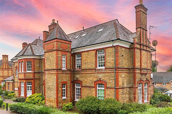 1 Bedroom Flat For Sale In Banting Drive, London, N21