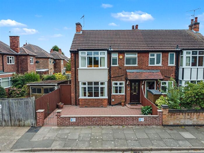 3 Bedroom Semi-Detached House For Sale In Lily Grove, Beeston Rylands, Nottingham, NG9