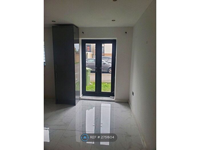 1 Bedroom Flat To Rent In London Road, Sittingbourne, ME10