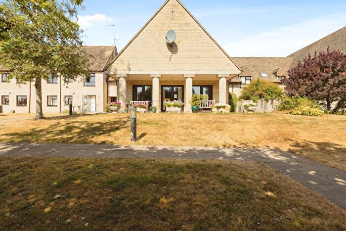 2 Bedroom Apartment For Sale In Cecily Court, Minchinhampton, GL6
