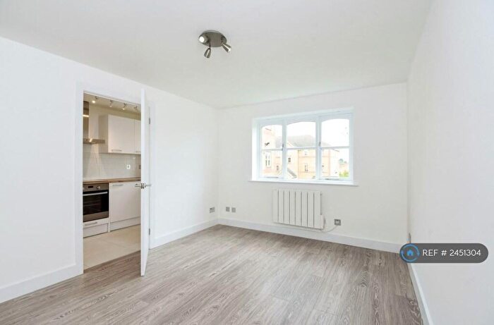 1 Bedroom Flat To Rent In Hurcott Court, London, NW2