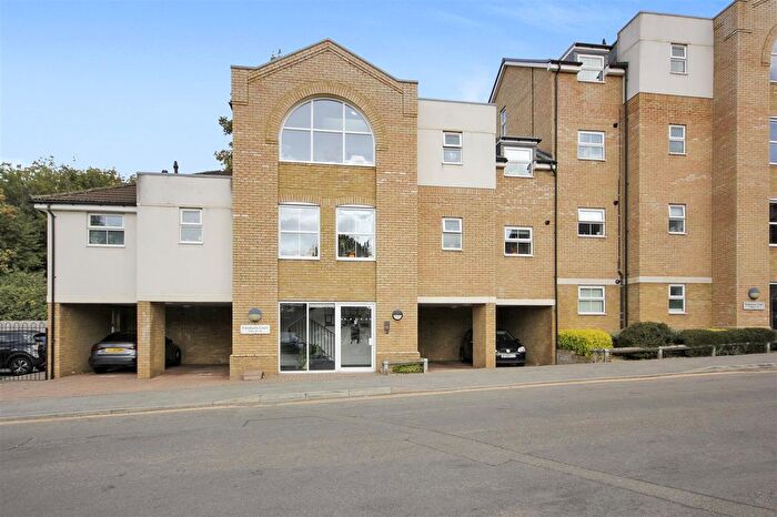 3 Bedroom Flat For Sale In , Station Road, Rushden, NN10