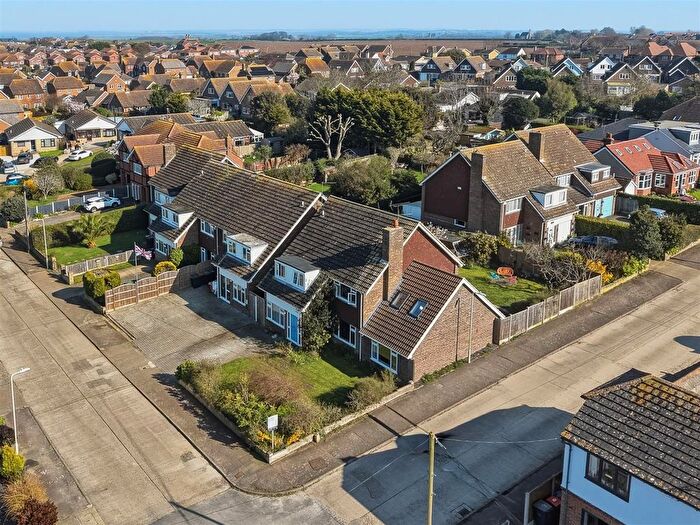 5 Bedroom Property For Sale In Gainsborough Drive, Herne Bay, CT6