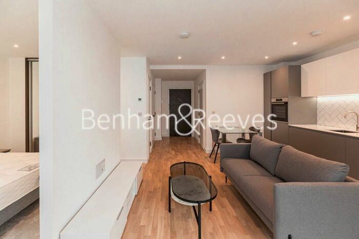 1 Bedroom Flat To Rent In Greenleaf Walk, Southall, UB1