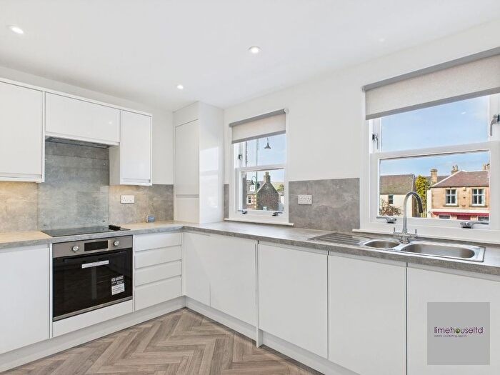 3 Bedroom Flat For Sale In High Street, Biggar, ML12