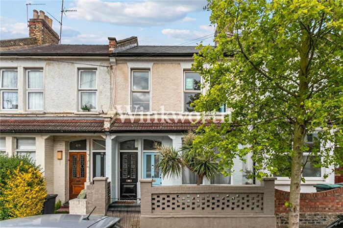 2 Bedroom Apartment For Sale In St. John's Road, London, N15