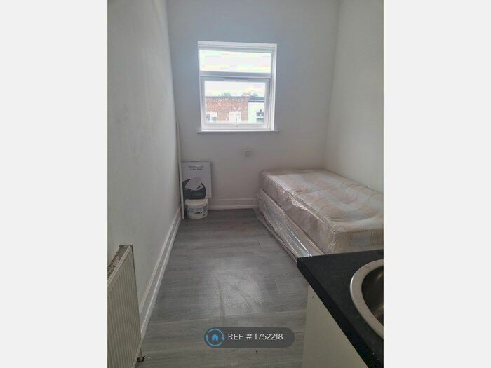 Studio To Rent In Kingstreet, London, E13