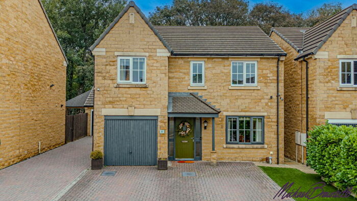 4 Bedroom Detached House For Sale In Harrowins Farm Drive, Queensbury, Bradford, BD13