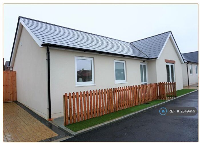 2 Bedroom Bungalow To Rent In Belroyal Lane, Bristol, BS4
