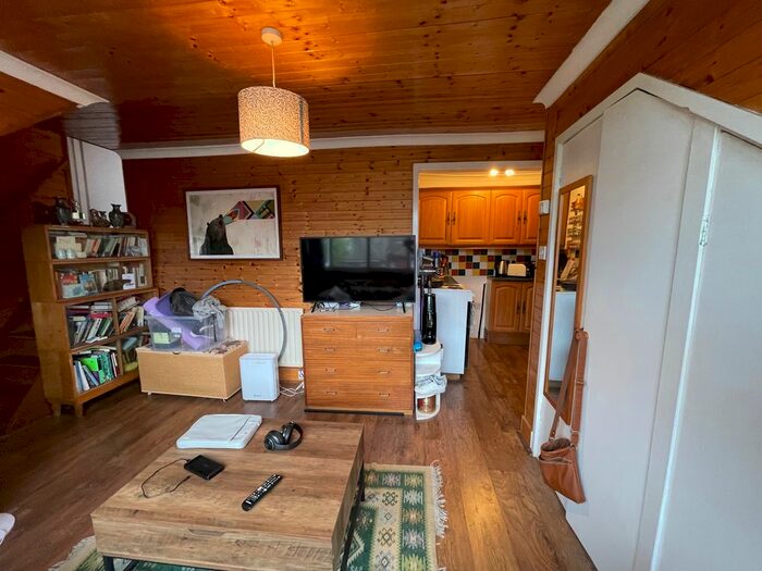 1 Bedroom Flat To Rent In Northfield Road, London, N16