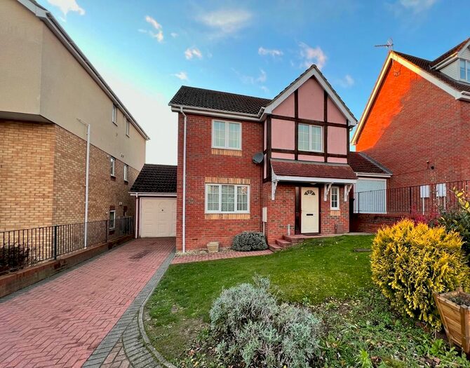 3 Bedroom Detached House To Rent In Treeview, Stowmarket IP14