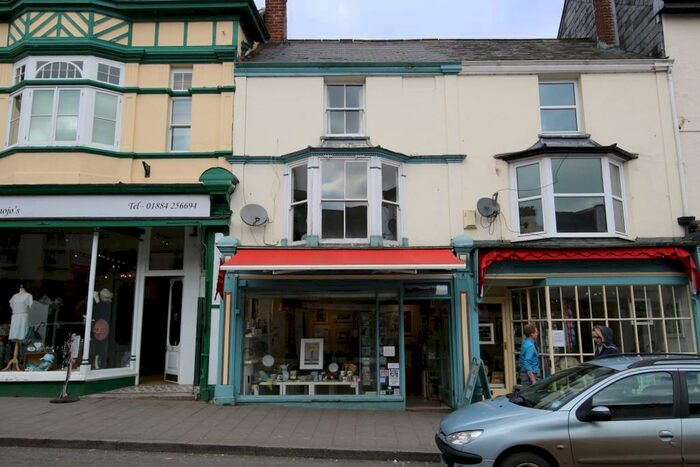 2 Bedroom Flat To Rent In Barrington Street, Tiverton, EX16