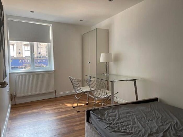 Studio To Rent In Bethnal Green Road, London, E2
