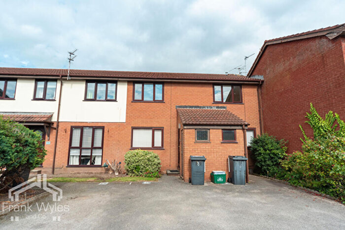 2 Bedroom Flat For Sale In St Davids Grove, Lytham St. Annes, Lancashire, FY8