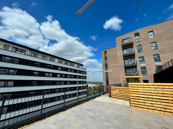 2 Bedroom Flat To Rent In Victoria Avenue, Southend, SS2