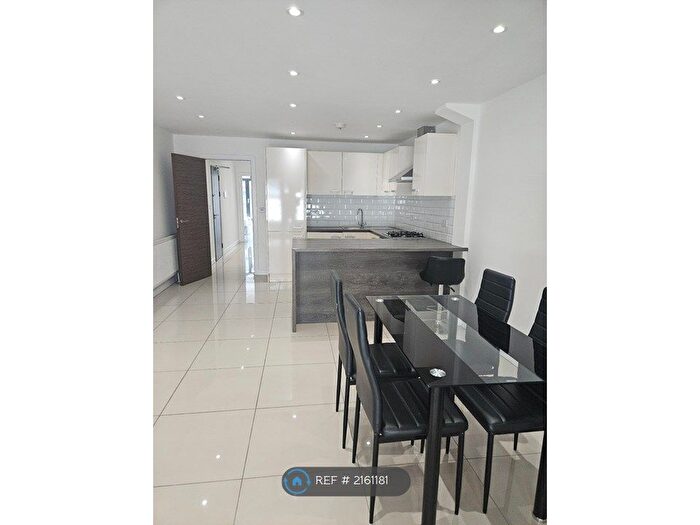 2 Bedroom Flat To Rent In Cosmos Apartments, London, E14