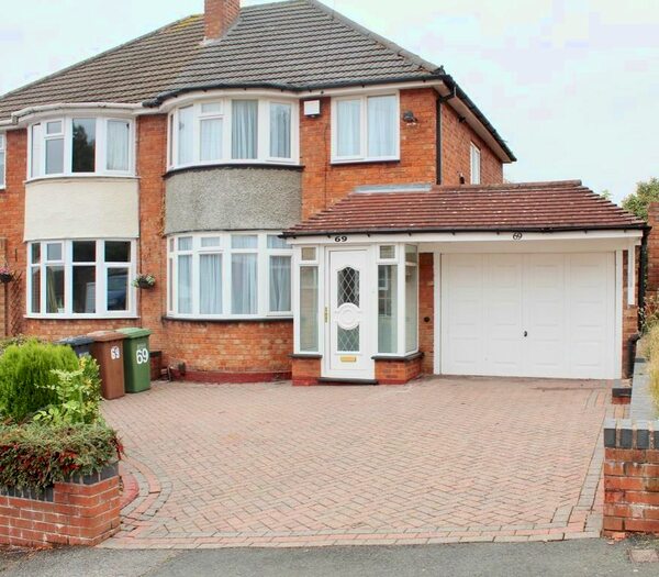 3 Bedroom Semi-Detached House To Rent In Eden Road, Solihull B92