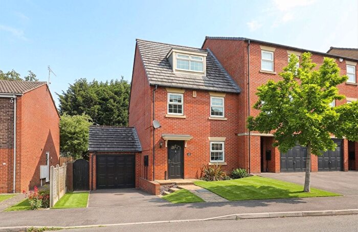 3 Bedroom Town House To Rent In Hartfield Close, Hasland, S41