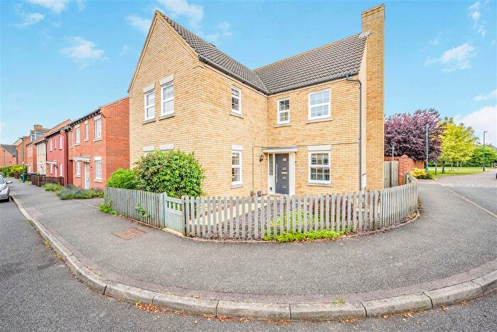 5 Bedroom Detached House For Sale In Shearling Drive, Lower Cambourne, Cambridge, CB23