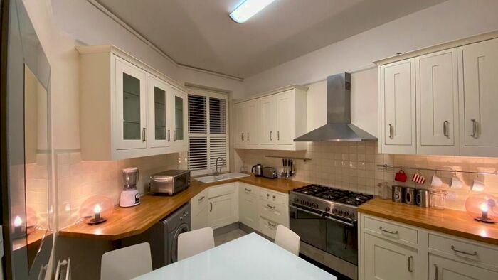 2 Bedroom Flat To Rent In Old Brompton Road, Earl's Court, SW5