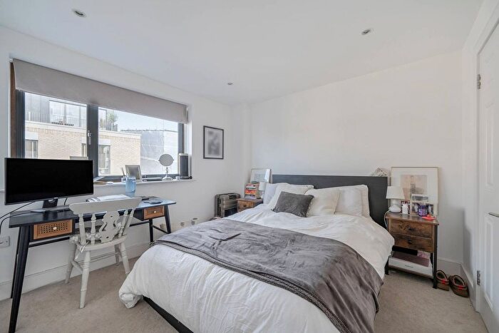 2 Bedroom Flat To Rent In Wheatsheaf Terrace, Parsons Green, London, SW6