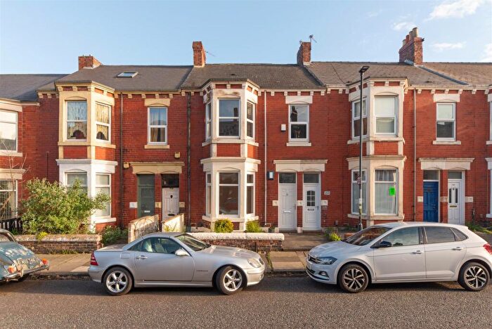 2 Bedroom Flat For Sale In Cartington Terrace, Heaton, Newcastle Upon Tyne, NE6